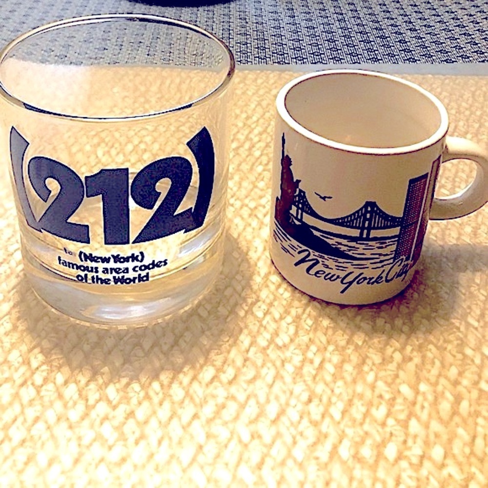 New York City Souvenir Area Code (212) & New York City Sky Scrapers Scene Cups